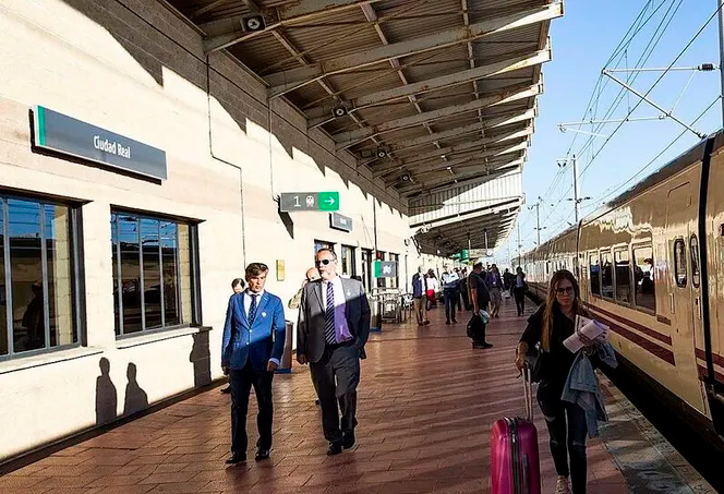 Gracias a la Tarjeta Ciudadana de Ciudad Real, los ciudadanos ya pueden consultar de forma ágil todas las incidencias que se produzcan en el servicio ferroviario.